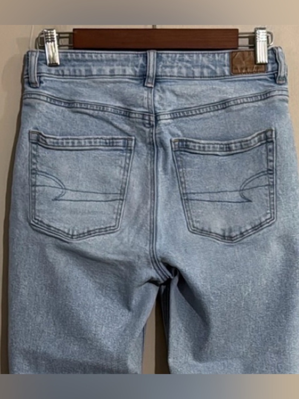 American Eagle Outfitters High Waisted Mom Jean Light Blue Denim Women's
Size 4 - Picture 6 of 8